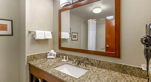 Четырёхместный люкс Comfort Inn & Suites Christiansburg I-81