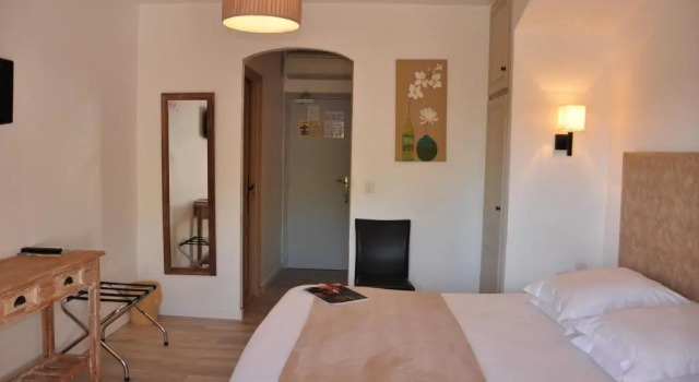 Номер Comfort Hôtel de la Vierge Noire