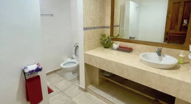 Апартаменты с 2 комнатами с балконом Apartment 5 Mins Walk To The Beach