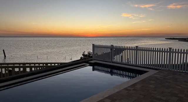 Коттедж Ahh Da Sea - Waterfront, Backyard Ramp To Jetty & Laguna 3 Bedroom Home