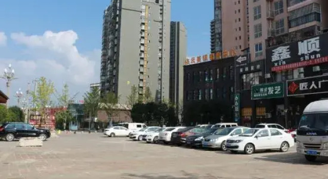 MDL Apartment, Rezerwuj Apartament Hotele w Qiandongnan z parkingiem, Parking