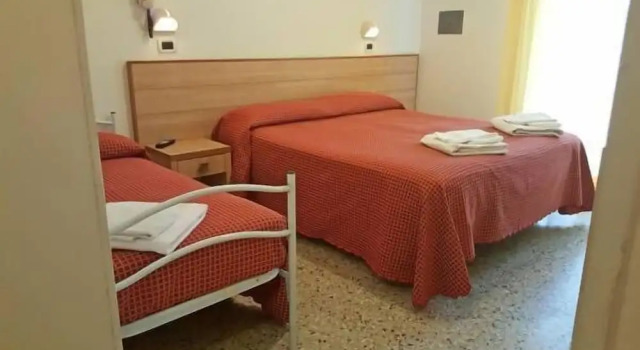 Трёхместный номер Economy с балконом Hotel St. Moritz