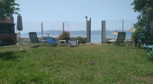 Апартаменты Floras Beach House Your House On The Beach