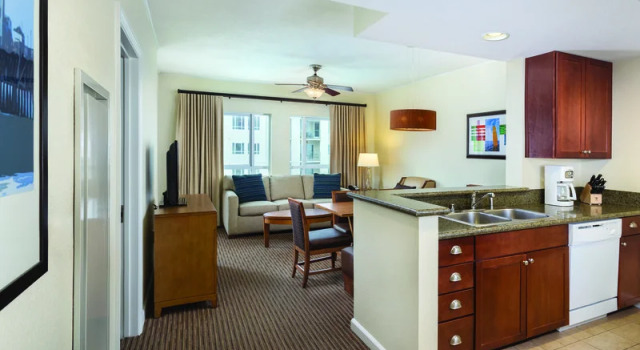 Двухместный номер Standard c 1 комнатой с балконом Club Wyndham Oceanside Pier Resort