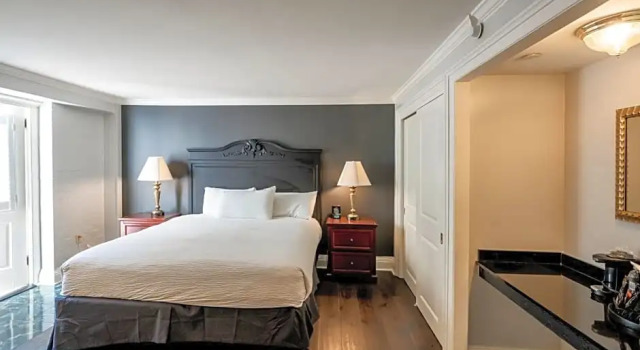 Двухместный номер Standard с видом на бассейн Bourbon Orleans Hotel