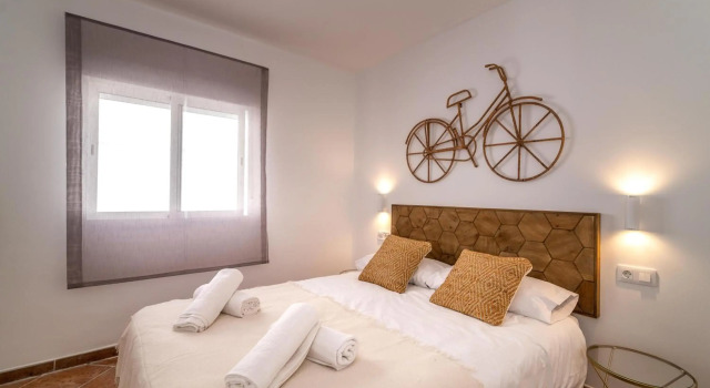 PALM TREE VILLA - 5BDR Paradise Pool / Chill Out Beds, Забронировать Вилла Виллы Торремолинос, Вилла