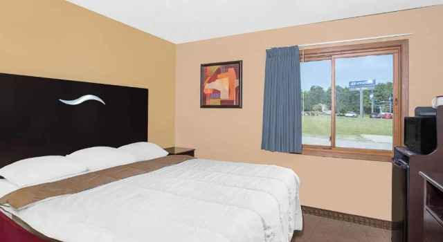 Двухместный номер Super 8 by Wyndham Sheboygan WI
