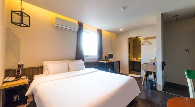 Camera Deluxe Hotel Bridge