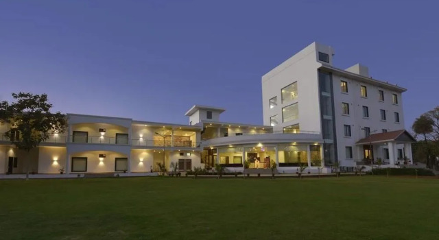 The Elegance Resort, Забронировать Курортный отель Отели штата Раджастхана с парковкой, Парковка