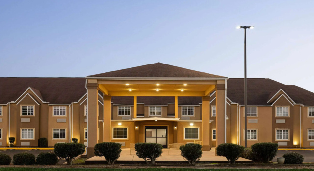 Days Inn by Wyndham Jackson Downtown, Забронировать Мини-отель Джэксон Нью-Гемпшир, рядом с Christ Temple Church of Christ Holiness
