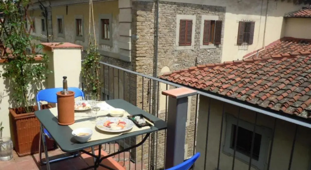 Apartment in centre of Florence, balcony and terrace with amazing view, Забронировать Апартаменты/квартира Апартаменты Флоренции, рядом с Дом Буонаротти, Апартаменты/квартира