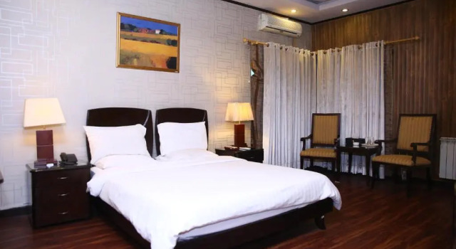 Номер Standard Safari Club 2 Bahria Town
