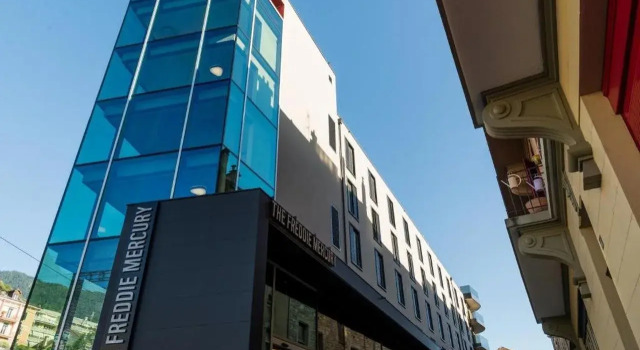 "The Freddie Mercury" Hotel, Забронировать Отель Монтрё Lavaux, рядом с Казино в Монтрё