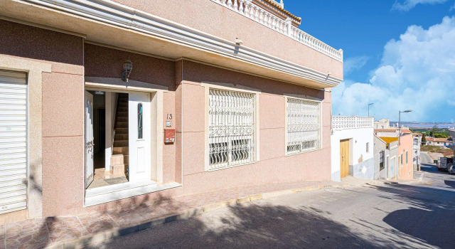 Pretty Holiday Home in San miguel de salinas with Pool, Забронировать Отель Сан-Мигель-де-Салинас Коста-Бланка, рядом с Гольф-клуб Лас Колинас