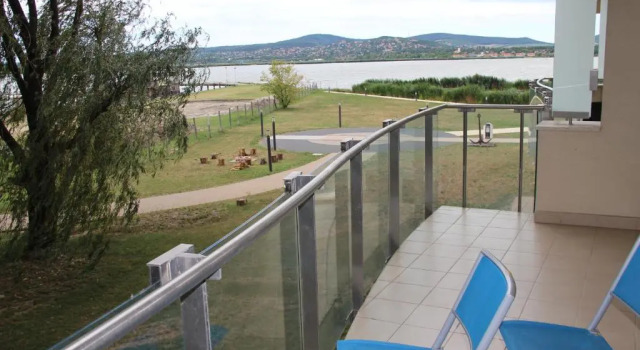 Апартаменты Velence Wellness Apartman