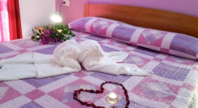 Family Apartment Overlooking Lake Como, Book Apartment Hotels in Como with a Pool, Swimming Pool