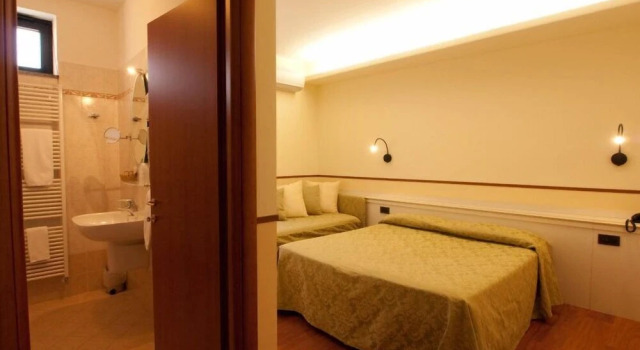 Четырёхместный номер Standard Hotel Corona