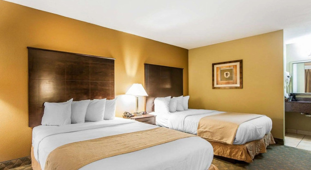 Четырёхместный номер Standard Quality Inn