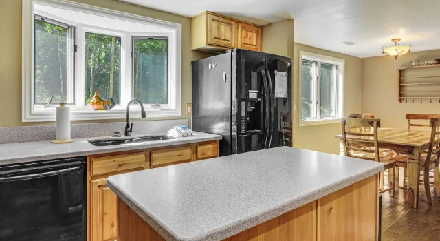 Spacious Brian Head Mtn Getaway w/ Hot Tub!, Rezerwuj Apartament Hotele w Iron County z parkingiem, Parking