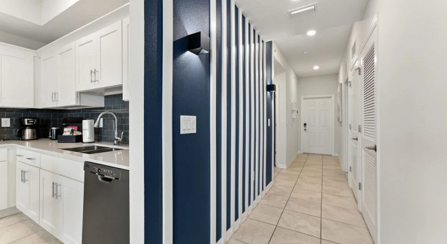 Spacious 2BR Mickey Bedroom Lake View