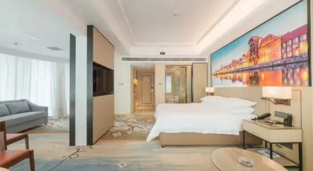 Люкс с красивым видом из окна Vienna International Hotel (Shaoyang Xinshao)