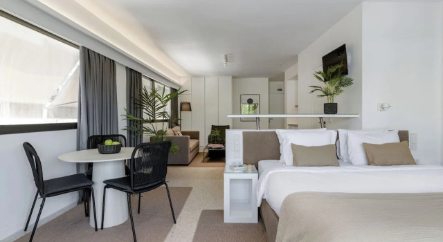 Momo Suites, Acropolis by Aura Homes, Забронировать Отель Афины Острова Саронического залива - Аттика, рядом с Греческий православный собор Метрополис