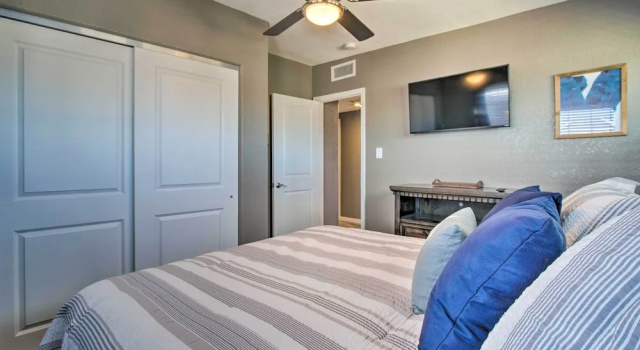 Коттедж Modern El Paso Home w/ Backyard & Fire Pit!