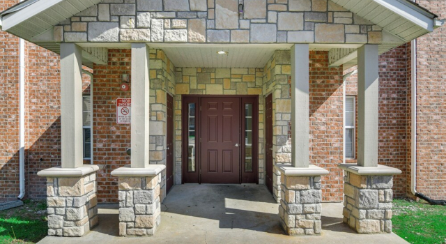 2 Mi to Branson Strip: Family Condo w/ Balcony!, Забронировать Апартаменты/квартира Отели Table Rock Lake с парковкой, Парковка