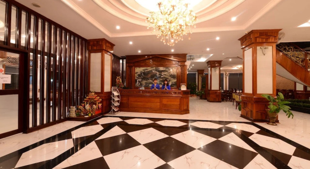 MK Royal Hotel, Rezerwuj Hotel Hotele w Prowincja Wientian z basenem, Basen