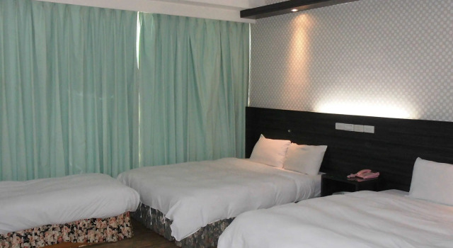 Семейный номер Standard Modern Plaza Hotel