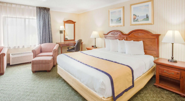 Номер Business Kalamazoo Hotel