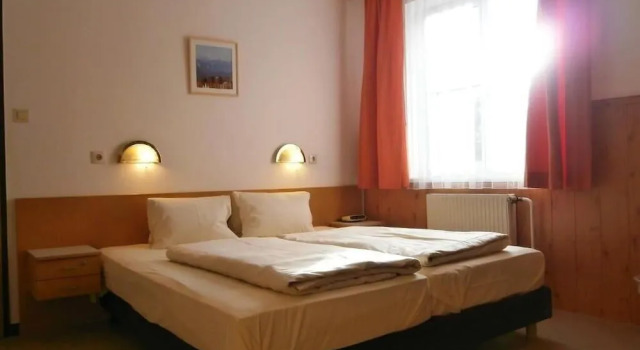 Haus Franziskus Mariazell, Забронировать Отель Отели Мариацелль с парковкой, рядом с Горнолыжный подъемник 4эр Зесельбан Санкт-Себастиан, Парковка
