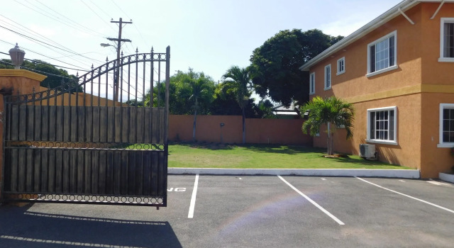 El Gabriel Apartments