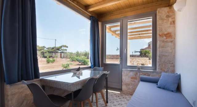 BLE Brand New 1BD Country House with Private Swimming Pool in Isterni, Rezervovat Rekreační dům Isterni Paros