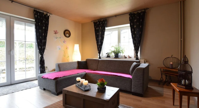 Cozy Holiday Home in Luxembourg With Private Terrace, Rezerwuj Hotel Amberloup Belgia