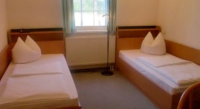 Hotel & Restaurant "Zum Firstenstein", Varaa Hotelli Königshain 