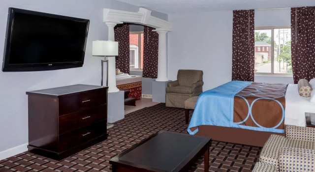 Четырёхместный номер Standard Super 8 by Wyndham Belleville St. Louis Area