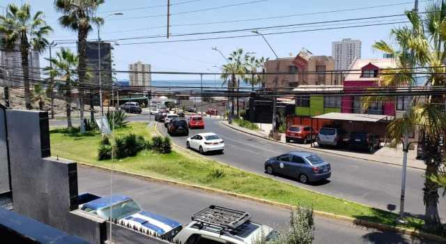 Un lugar encantador con una pequeña terraza, Rezerwuj Hotel Iquique 