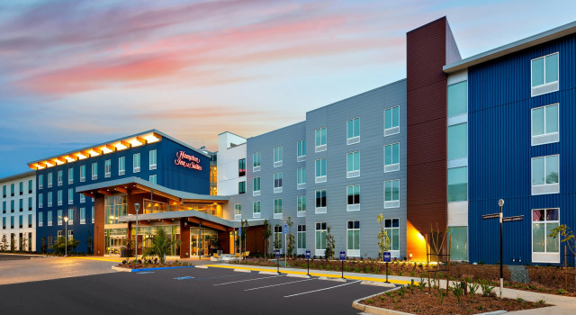 Hampton Inn & Suites San Diego Airport Liberty Station, Забронировать Отель Харбор-Айленд 