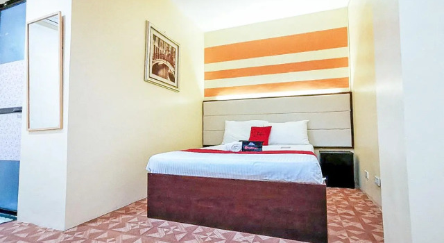 Трёхместный номер Standard RedDoorz near Notre Dame of Dadiangas University