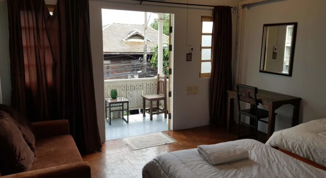 Siam Tulip Guesthouse & Restaurant
