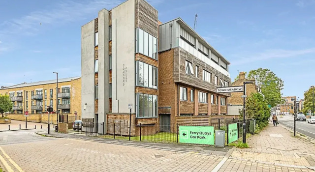 Penthouse Apartment In Brentford