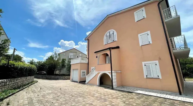 Студия с балконом и с видом на внутренний двор Villa Julie
