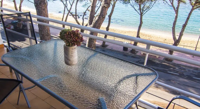 Апартаменты Marina 3 in Roses With 1 Bedrooms and 1 Bathrooms