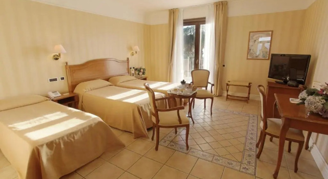 Трёхместный номер Superior с частичным видом на море Dioscuri Bay Palace