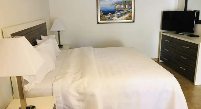 Студия Deluxe Surf Side Resort