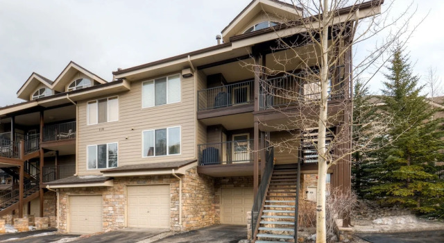 Bay Club Town Homes by CRMR