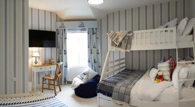 Коттедж с 4 комнатами The Plough Inn & Cottages