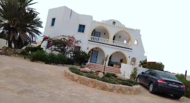 Splendida Villa con Piscina 5 minuti da Yati Beach, Book Villa Cottages in Djerba, Cottage