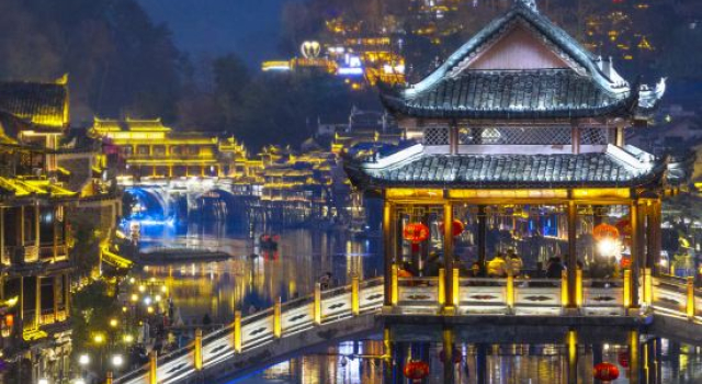 Rivview  Cloud Homestay Fenghuang（180-degree view of the first-line river view）, Book Hotel Xiangxi Hunan